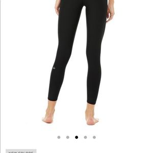 ALO Yoga Pants - 7/8 HIGH-WAIST AIRLIFT LEGGING ALO Yoga Pants - 7/8 HIGH-WAIST AIRLIFT LEGGING